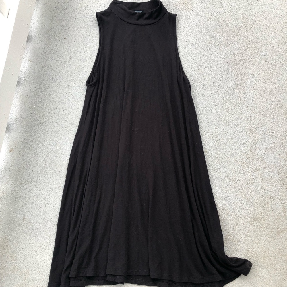Simple Turtleneck Flow Dress